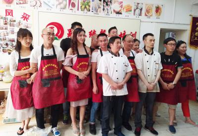 成都小郡肝串串火鍋哪里可以學(xué)習(xí)正宗底料？短期串串火鍋底料培訓(xùn)