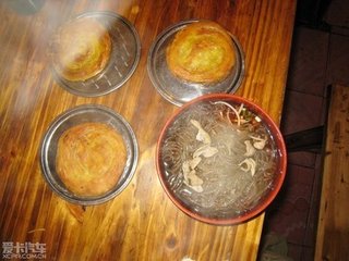肥腸粉配鍋魁，川味小吃的最佳拍檔，吃過(guò)的人都說(shuō)好