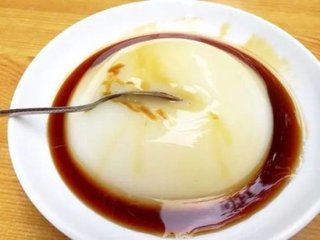 夏季天熱，在家自制特色小吃涼糕，方法簡單