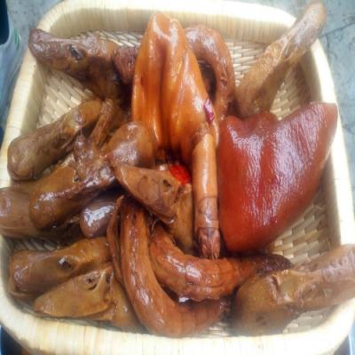 四川現(xiàn)撈鹵菜技術(shù)培訓(xùn)班哪里好？學(xué)員親自動(dòng)手操作