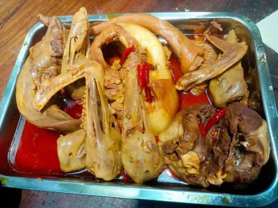 五香麻辣鹵菜技術(shù)培訓(xùn)中心哪家好？培訓(xùn)期間一次性收費(fèi)
