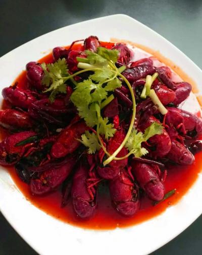 麻辣小龍蝦技術(shù)培訓(xùn)哪里一對一教學(xué)？成都餐飲培訓(xùn)中心