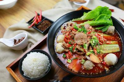 冒菜培訓(xùn)技術(shù)培訓(xùn)哪家強？教你底料的炒制