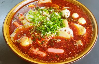 麻辣燙技術培訓費用是多少？湯底的烹飪材料一對一