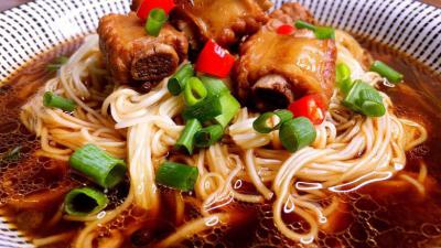 有哪些培訓(xùn)面食機(jī)構(gòu)？蜀味緣面食技術(shù)培訓(xùn)學(xué)校費(fèi)用解析